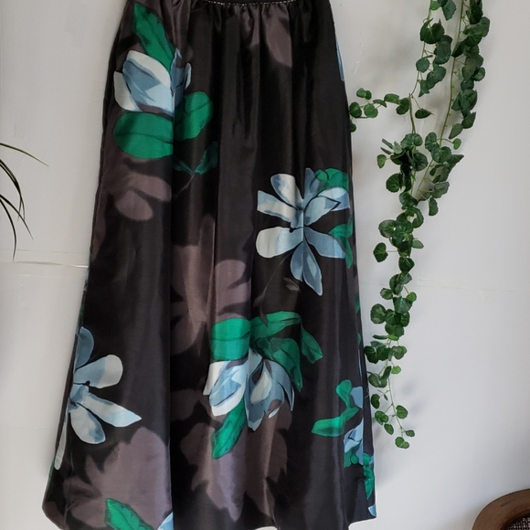 - Lord &Taylor  Maxi Skirt - Picture 7 of 8